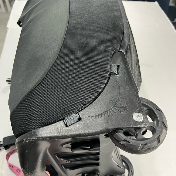 OSPREY SOJOURN 45 WHEELED TRAVEL PACK - Picture 5 of 15